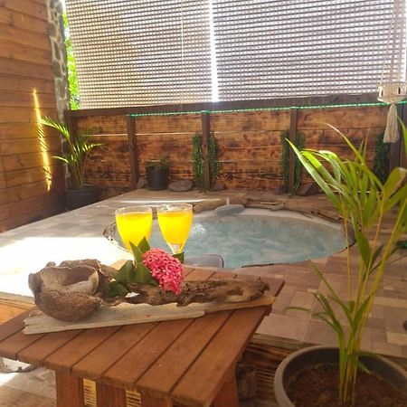Kami Lodge F3 Jacuzzi Riviere-Salee Exteriör bild